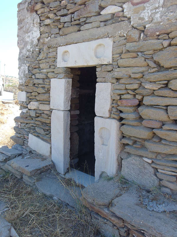 Small church near Parasporos Paros