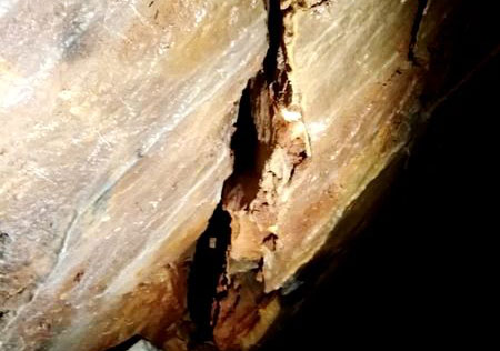 apparent cracks in the ancient quarries of Paros