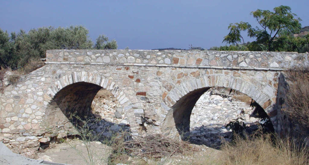 Bridge on the Parikia-Lefkes road